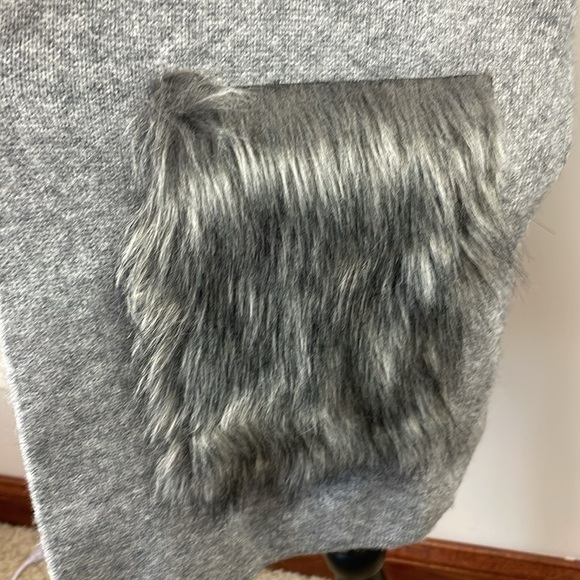 NWT Forever 21 Contemporary Cardigan Sweater SZ M Faux Fur Pockets Nice Heavy - Picture 4 of 14
